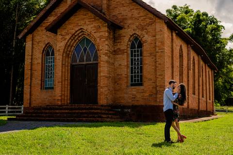 ensaio fotografico de pre wedding do casal Amanda e Julio no Igrejinha na Chapada dos Guimarães-MT. fotografia registrada pelo fotografo de casamento Sergio Simões em Rondonópolis-MT'