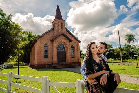 ensaio fotografico de pre wedding do casal Amanda e Julio no Igrejinha na Chapada dos Guimarães-MT. fotografia registrada pelo fotografo de casamento Sergio Simões em Rondonópolis-MT'