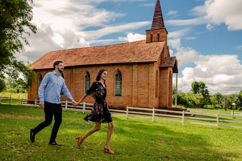 ensaio fotografico de pre wedding do casal Amanda e Julio no Igrejinha na Chapada dos Guimarães-MT. fotografia registrada pelo fotografo de casamento Sergio Simões em Rondonópolis-MT'