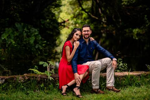 ensaio fotografico de pre wedding do casal Amanda e Julio no mirante na Chapada dos Guimarães-MT. fotografia registrada pelo fotografo de casamento Sergio Simões em Rondonópolis-MT'