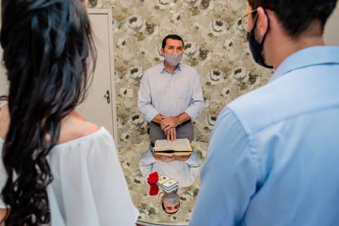 fotografia do casamento civil no cartório do 2° oficio de Rondonópolis, de Amanda e Julio, pelo fotografo Sergio Simões de Rondonópolis-MT'