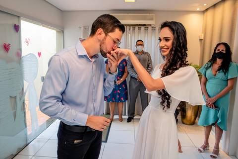 fotografia do casamento civil no cartório do 2° oficio de Rondonópolis, de Amanda e Julio, pelo fotografo Sergio Simões de Rondonópolis-MT'