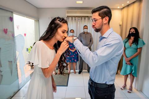 fotografia do casamento civil no cartório do 2° oficio de Rondonópolis, de Amanda e Julio, pelo fotografo Sergio Simões de Rondonópolis-MT'