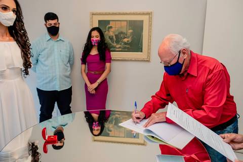 fotografia do casamento civil no cartório do 2° oficio de Rondonópolis, de Amanda e Julio, pelo fotografo Sergio Simoes de rondonopolis-MT'