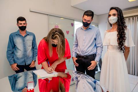 fotografia do casamento civil no cartório do 2° oficio de Rondonópolis, de Amanda e Julio, pelo fotografo Sergio Simoes de rondonopolis-MT'