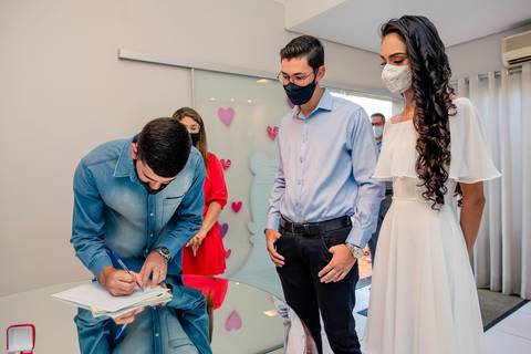 fotografia do casamento civil no cartório do 2° oficio de Rondonópolis, de Amanda e Julio, pelo fotografo Sergio Simoes de rondonopolis-MT'