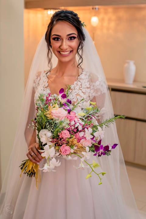 fotografia de making of da noiva Amanda no salão de beleza da Silvinha em Rondonópolis. Fotografo de casamento em rondonópolis Sergio Simões '