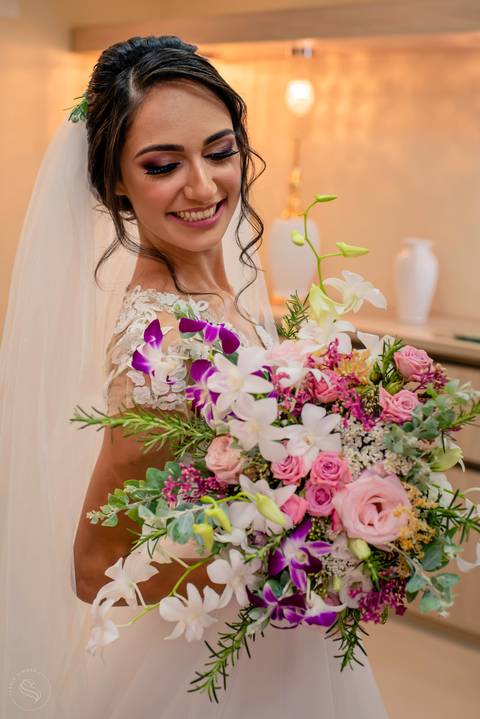 fotografia de making of da noiva Amanda no salão de beleza da Silvinha em Rondonópolis. Fotografo de casamento em rondonópolis Sergio Simões '