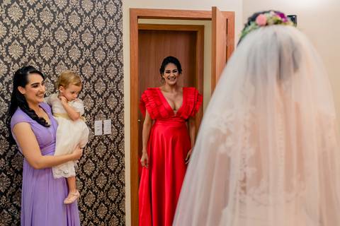 fotografia de making of da noiva Amanda no salão de beleza da Silvinha em Rondonópolis. Fotografo de casamento em rondonópolis Sergio Simões '