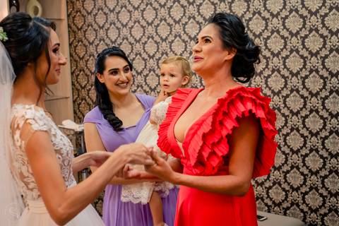 fotografia de making of da noiva Amanda no salão de beleza da Silvinha em Rondonópolis. Fotografo de casamento em rondonópolis Sergio Simões '