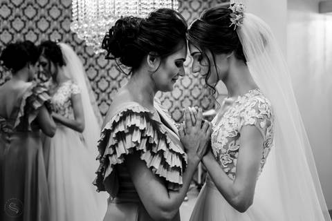 fotografia de making of da noiva Amanda no salão de beleza da Silvinha em Rondonópolis. Fotografo de casamento em rondonópolis Sergio Simões '