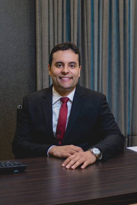 fotografia de de retrato profissional da Medica Dermatologista, Dra Aline Simão , e o Cirurgião Plástico Dr Frederico, fotografia para Revista Saúde de Rondonópolis, fotografo Sergio Simões de Rondonópolis '