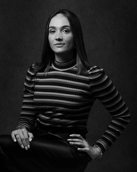 retrato corporativo BH, retrato belo horizonte, foto de perfil corporativo, ensaio corporativo, retrato profissional, fotografia em estúdio fotográfico, pose fotográfica profissional'