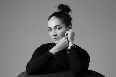 retrato corporativo BH, retrato belo horizonte, foto de perfil corporativo, ensaio corporativo, retrato profissional, fotografia em estúdio fotográfico, pose fotográfica profissional'