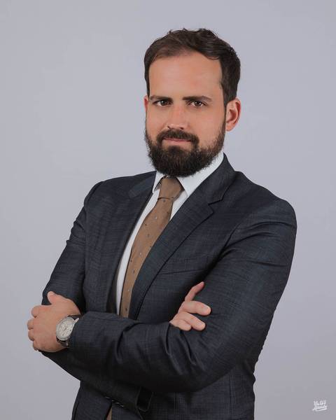 retrato corporativo BH, retrato belo horizonte, foto de perfil corporativo, ensaio corporativo, retrato profissional, fotografia em estúdio fotográfico, pose fotográfica profissional'