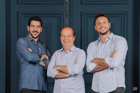 retrato corporativo BH, retrato belo horizonte, foto de perfil corporativo, ensaio corporativo, retrato profissional, fotografia em estúdio fotográfico, pose fotográfica profissional'