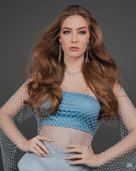 retrato corporativo BH, retrato belo horizonte, foto de perfil corporativo, ensaio corporativo, retrato profissional, fotografia em estúdio fotográfico, pose fotográfica profissional'