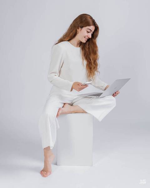 retrato corporativo BH, retrato belo horizonte, foto de perfil corporativo, ensaio corporativo, retrato profissional, fotografia em estúdio fotográfico, pose fotográfica profissional'