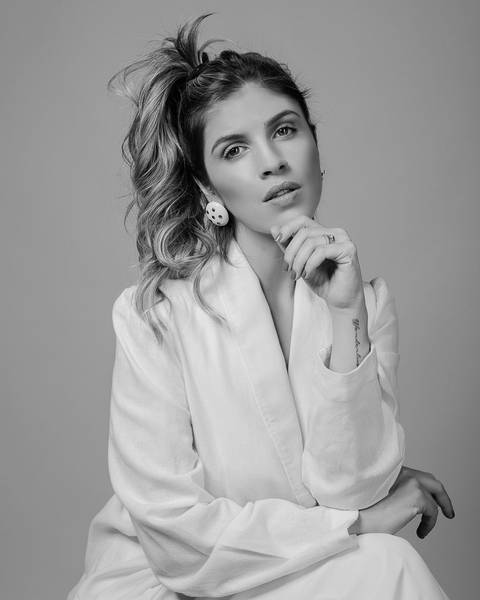 retrato corporativo BH, retrato belo horizonte, foto de perfil corporativo, ensaio corporativo, retrato profissional, fotografia em estúdio fotográfico, pose fotográfica profissional'