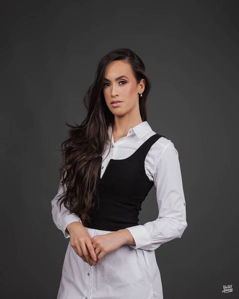 retrato corporativo BH, retrato belo horizonte, foto de perfil corporativo, ensaio corporativo, retrato profissional, fotografia em estúdio fotográfico, pose fotográfica profissional'