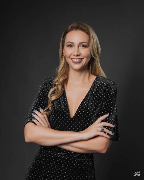 retrato corporativo BH, retrato belo horizonte, foto de perfil corporativo, ensaio corporativo, retrato profissional, fotografia em estúdio fotográfico, pose fotográfica profissional'