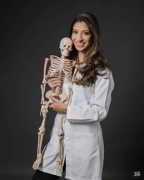 retrato corporativo BH, retrato belo horizonte, foto de perfil corporativo, ensaio corporativo, retrato profissional, fotografia em estúdio fotográfico, pose fotográfica profissional'