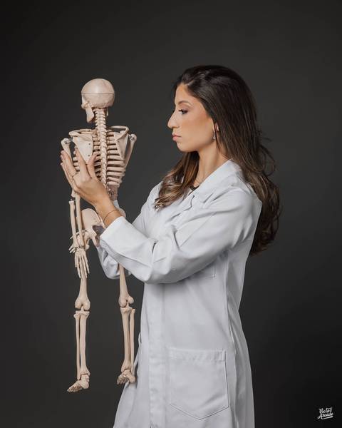 retrato corporativo BH, retrato belo horizonte, foto de perfil corporativo, ensaio corporativo, retrato profissional, fotografia em estúdio fotográfico, pose fotográfica profissional'