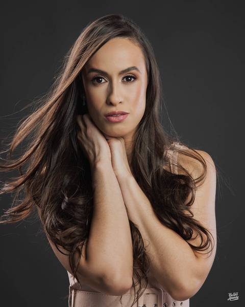 retrato corporativo BH, retrato belo horizonte, foto de perfil corporativo, ensaio corporativo, retrato profissional, fotografia em estúdio fotográfico, pose fotográfica profissional'