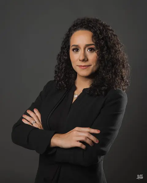 retrato corporativo BH, retrato belo horizonte, foto de perfil corporativo, ensaio corporativo, retrato profissional, fotografia em estúdio fotográfico, pose fotográfica profissional'