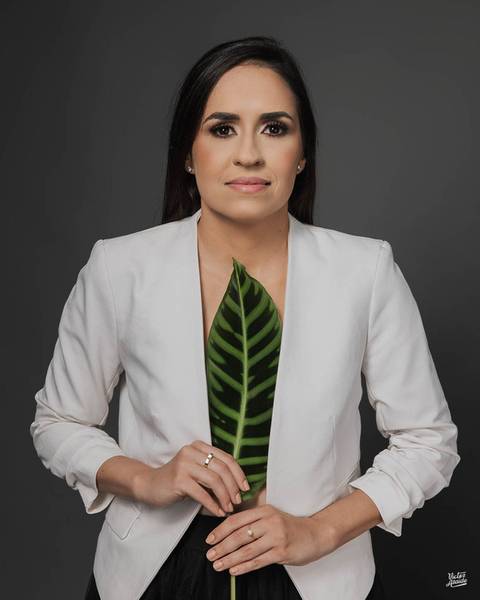 retrato corporativo BH, retrato belo horizonte, foto de perfil corporativo, ensaio corporativo, retrato profissional, fotografia em estúdio fotográfico, pose fotográfica profissional'