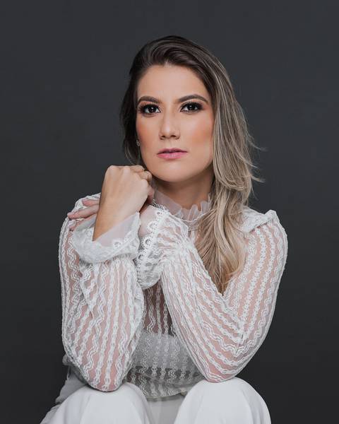 retrato corporativo BH, retrato belo horizonte, foto de perfil corporativo, ensaio corporativo, retrato profissional, fotografia em estúdio fotográfico, pose fotográfica profissional'