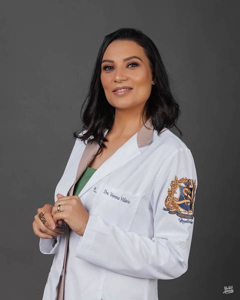 retrato corporativo BH, retrato belo horizonte, foto de perfil corporativo, ensaio corporativo, retrato profissional, fotografia em estúdio fotográfico, pose fotográfica profissional'