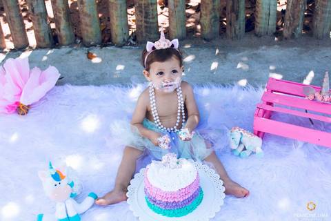Duda no seu lindo ensaio smash the cake com tema Unicórnio'