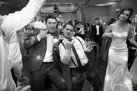 Todo mundo curtindo a festa'