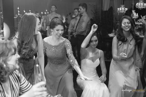 Noiva curtindo a festa
'