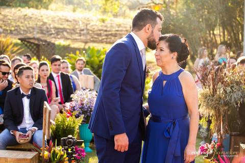 noivo_beijando_a_mãe '