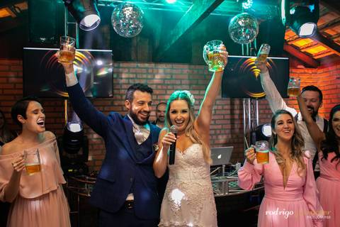 Brinde dos noivos e convidados'