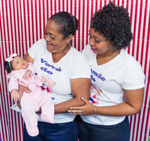 Mãe, vovó e bebê pelo fotógrafo Douglas Maia'