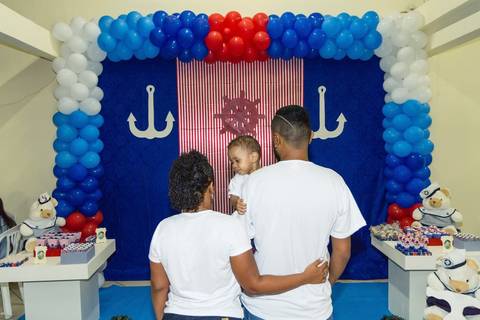 Linda família de costas pelo fotógrafo Douglas Maia'