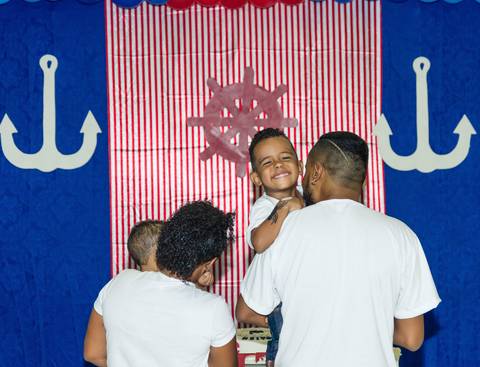 Família unida e feliz pelo fotógrafo Douglas Maia'