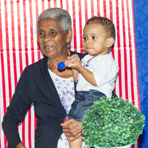 Bisavó com Heitor pelo fotógrafo Douglas Maia'