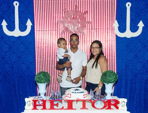 Heitor ao lado de convidados amigos pelo fotógrafo Douglas Maia'