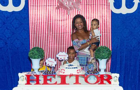 Heitor e seu irmão ao lado de convidada pelo fotógrafo Douglas Maia'