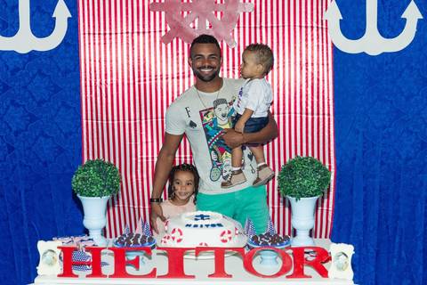 Convidado e menina com Heitor pelo fotógrafo Douglas Maia'