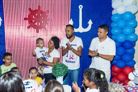 Cantando parabéns para o Heitor pelo fotógrafo Douglas Maia'