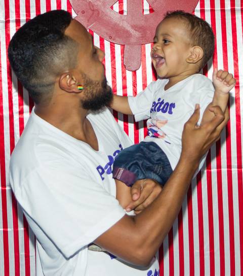 Pai faz Heitor sorrir pelo fotógrafo Douglas Maia'