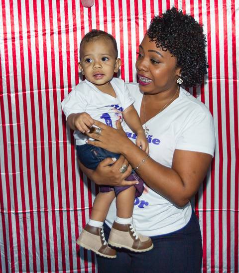 Heitor e sua mamãe pelo fotógrafo Douglas Maia'