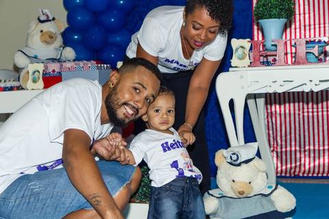 A família feliz do Heitor pelo fotógrafo Douglas Maia'