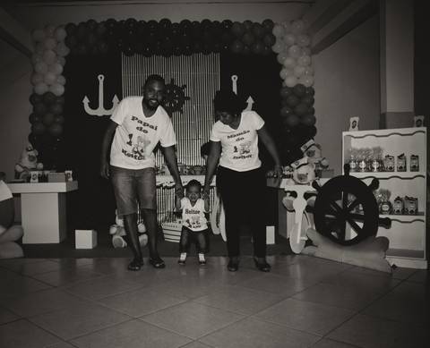 Família do Heitor andando pelo fotógrafo Douglas Maia'