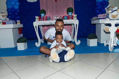 Pai e irmão do Heitor sorrindo pelo fotógrafo Douglas Maia'